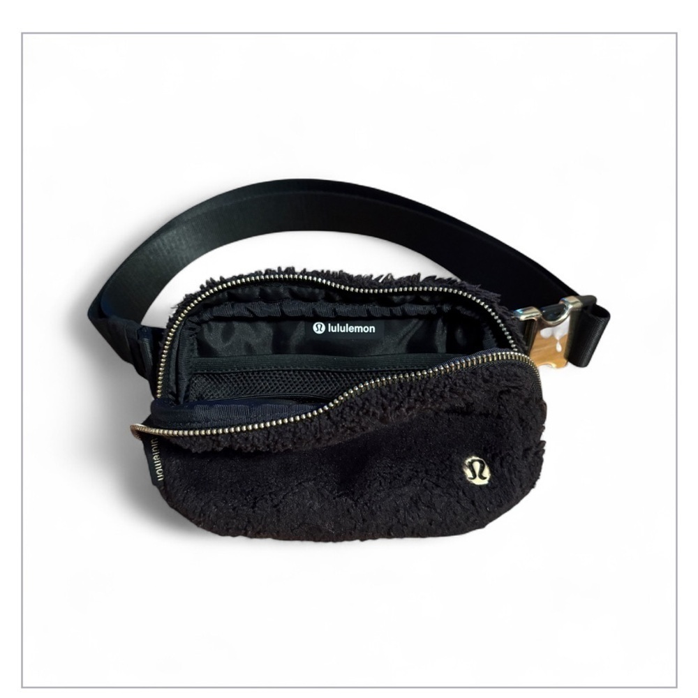 Lululemon Everywhere Belt Bag Fleece 1L – Black Sherpa Crossbody / Fanny Pack